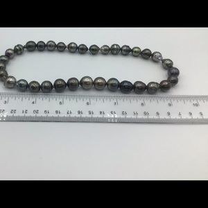 Tahitian pearl necklace